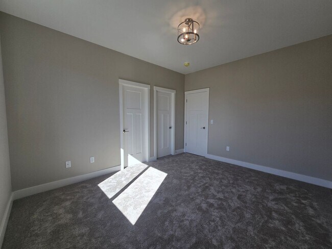 Building Photo - 6314/6316 Decker Lane