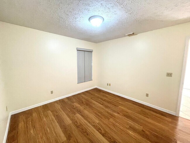 Guest bedroom 2 - 5400 NW Emblem St