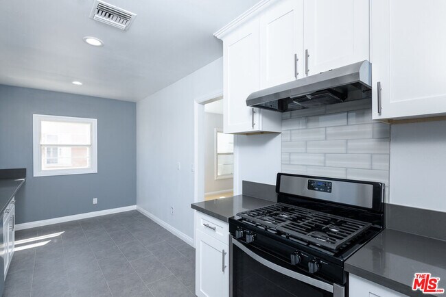 Building Photo - 2107 W 84th Pl