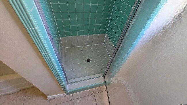 Building Photo - 526 S St Andrews Pl