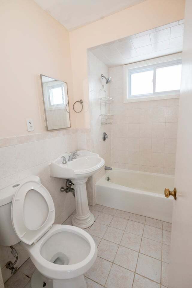 Building Photo - 15 Wheelwright Rd