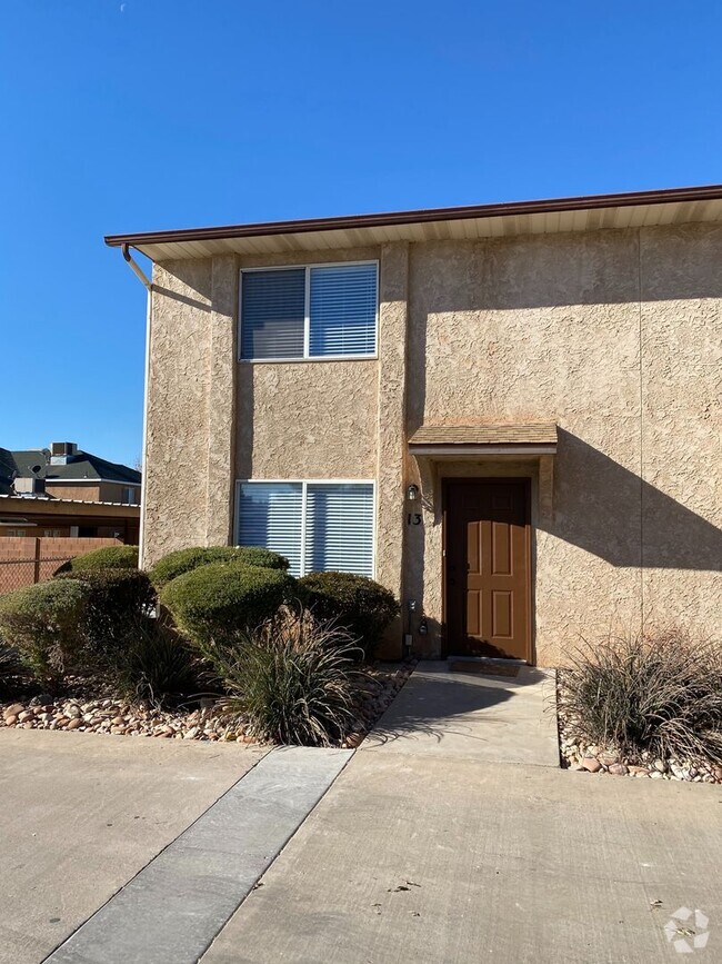 Building Photo - Dixie Sun Townhome