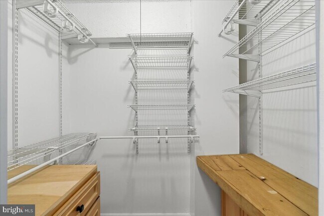 Building Photo - 2030 N Adams St