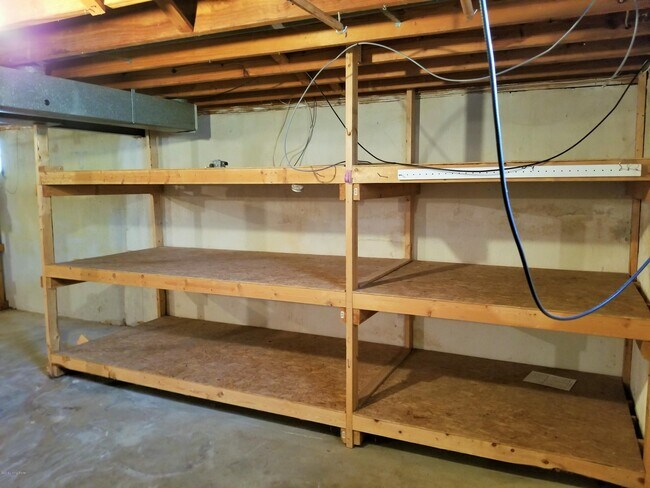 Building Photo - 8203 Camberley Dr