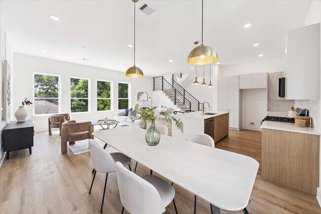 Building Photo - 6341 W Montgomery Rd