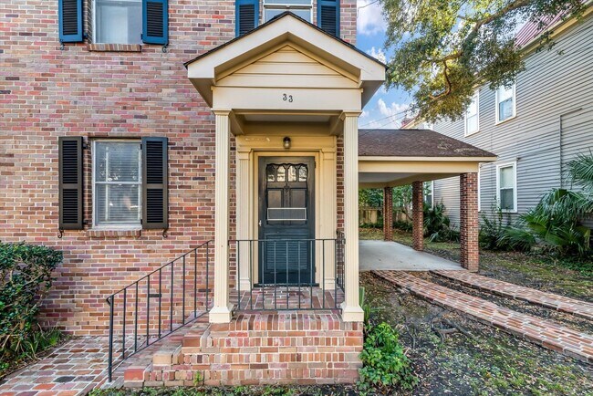 Building Photo - Harleston Village 3 Bed/2.5 Bath Gem Avail...