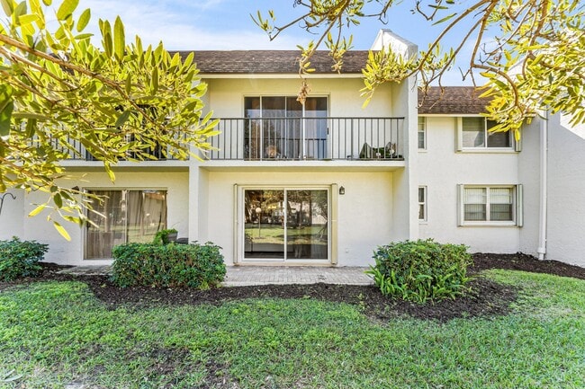 Building Photo - 2905 SW 22nd Ave