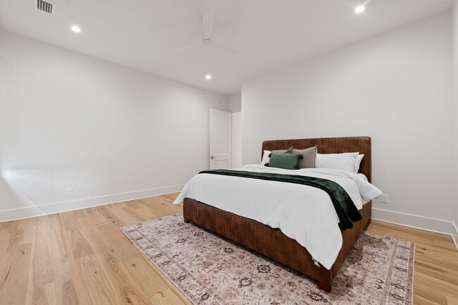 Building Photo - Fully Furnished in Argenta!