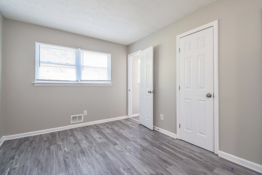 Building Photo - 955 King James Dr