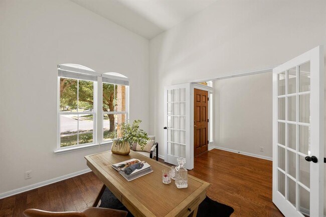 Building Photo - 608 Royal Burgess Dr