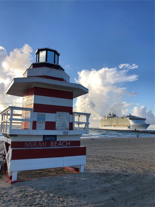 Building Photo - 5005 Collins Ave