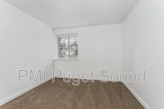 Building Photo - 22127 NE 9th Pl