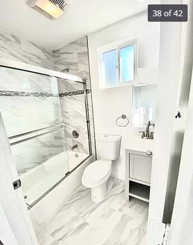 Building Photo - BROADWAY (10611)