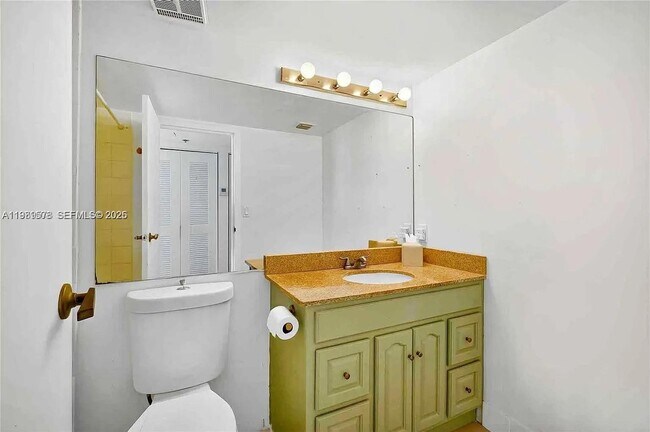 Building Photo - 7601 E Treasure Dr