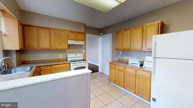 Building Photo - 112 Garden St