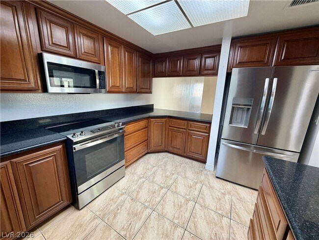 Building Photo - 3073 Conquista Ct