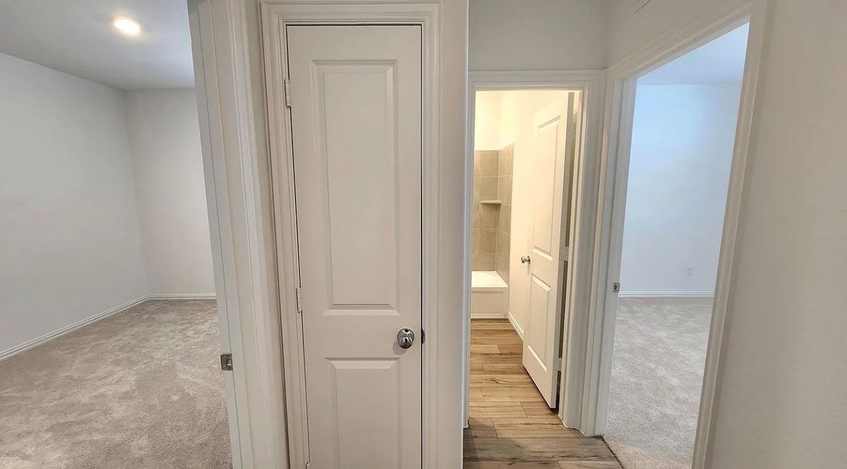 Building Photo - 1000 Chip St