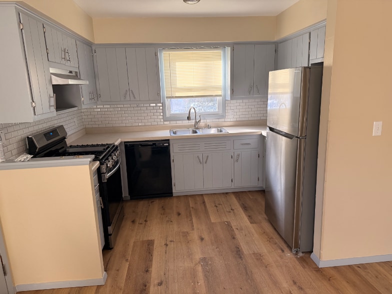 Building Photo - 12227 W Dearbourn Ave