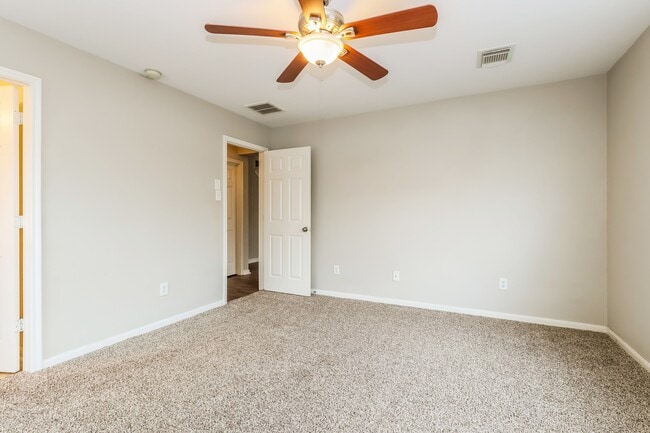 Building Photo - 21610 Dawn Timbers Ct