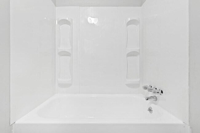 Building Photo - Charming 3BR Ranch Home Minutes from Downtown Smithfield!