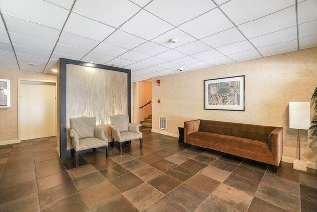 Building Photo - 135 Pleasant St