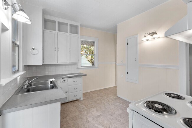 Building Photo - Beautiful Home in the Garland District