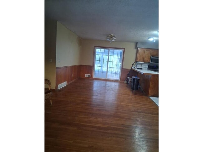 Building Photo - 7885 Van Buren St NE