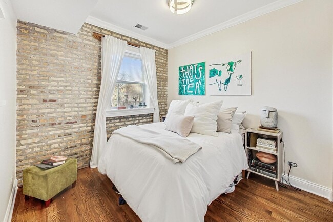 Building Photo - 6150 N Ravenswood Ave