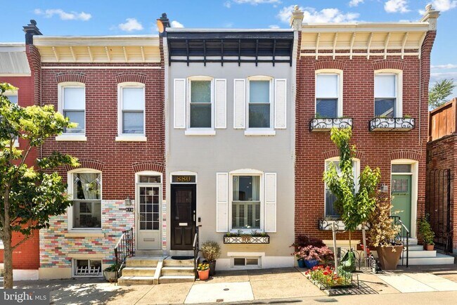 Building Photo - 880 N Myrtlewood St