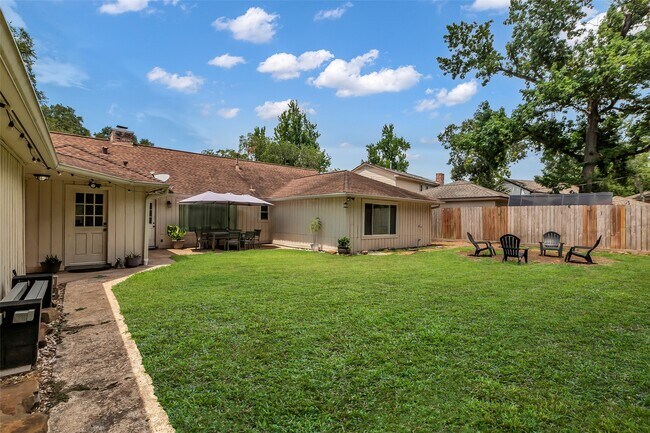 Building Photo - 1210 Forsythe Ln