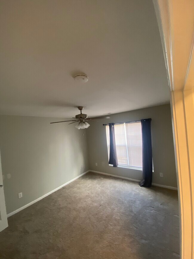 Building Photo - 412 Walnut Woods Dr