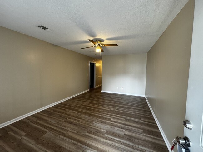 Building Photo - Apartment for Rent