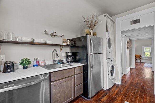 Building Photo - 4600 McPherson Ave