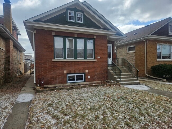 Building Photo - 6125 W Newport Ave