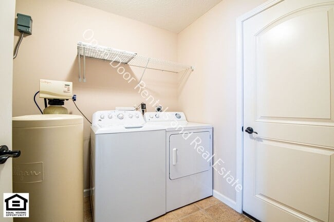 Building Photo - 12595 Shearwater Run