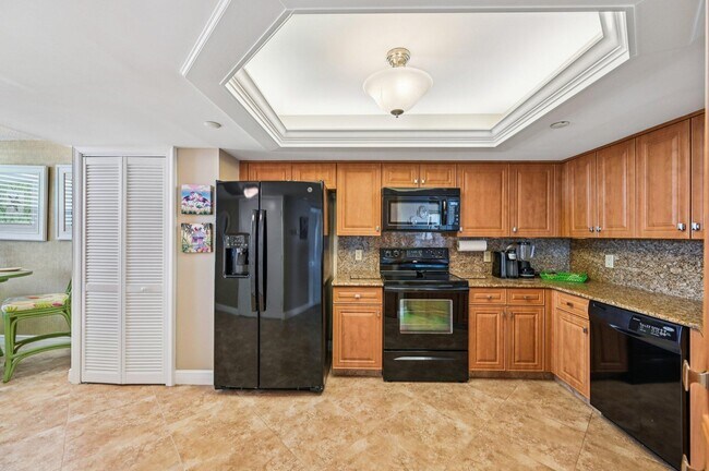 Building Photo - 8880 S Ocean Dr