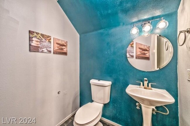 Building Photo - 4 Bedroom For Rent! Near Durango Station