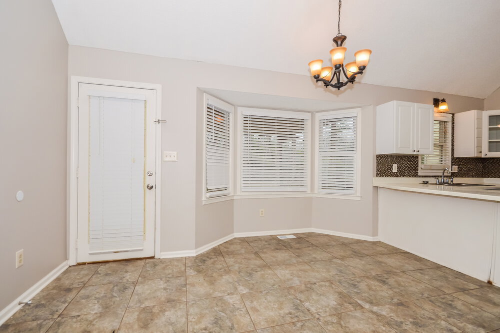 Building Photo - 10 Peace Tree Ln NE