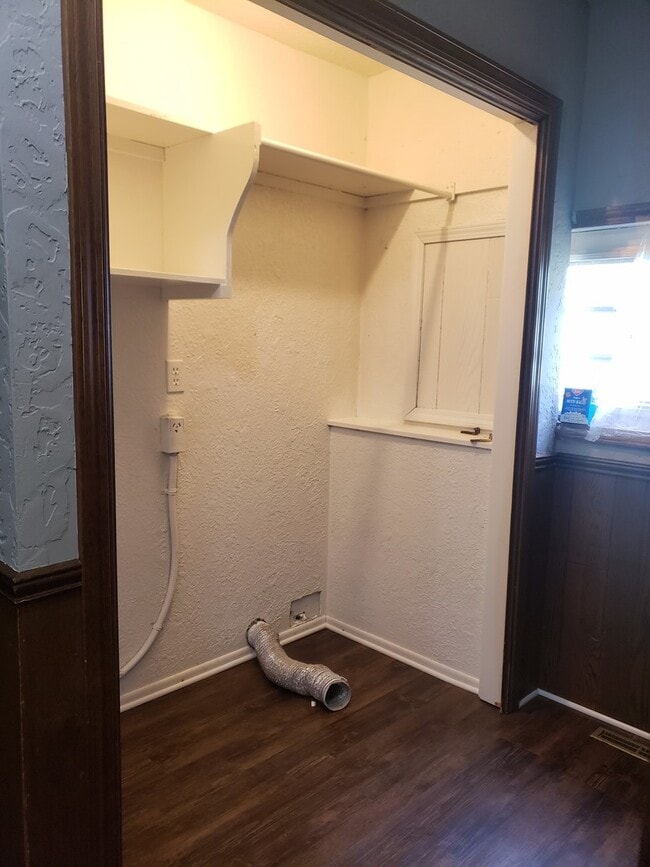 Building Photo - Remodeled Raytown Home-Available NOW!!