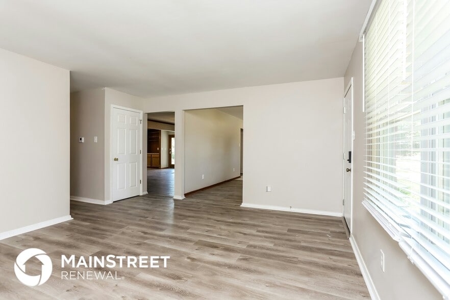 Building Photo - 910 Silverstone Dr