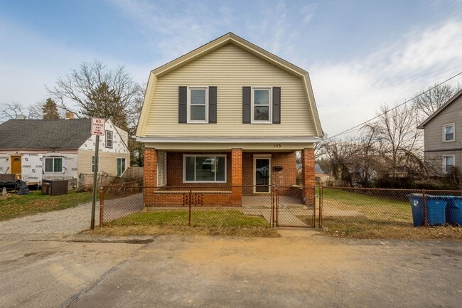 Building Photo - Start the New Year in a new home! This FULLY RENOVATED 3-bedroom in Penn Hills is ready and waiti...
