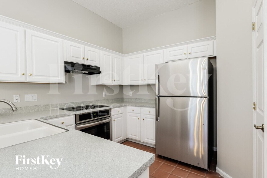 Building Photo - 6223 Rosebriar Ln