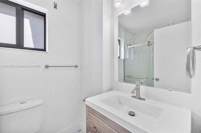 Building Photo - 3809 SW 82nd Ave