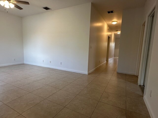 Building Photo - 1731 Lavue Ave