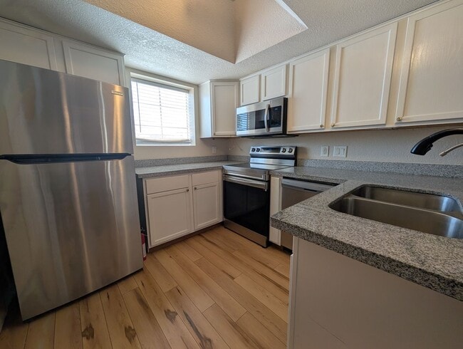 Building Photo - 2 bedroom, 2 Bathroom The Cliffs at North ...