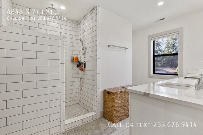 Building Photo - 4845 S 7th St