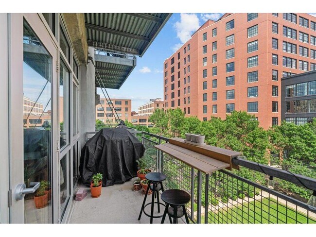 Building Photo - 748 N 3rd St