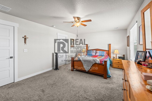 Building Photo - 218 E Chestnut St