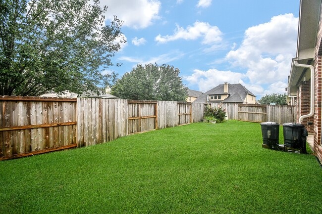 Building Photo - 2911 Village Brook Ln