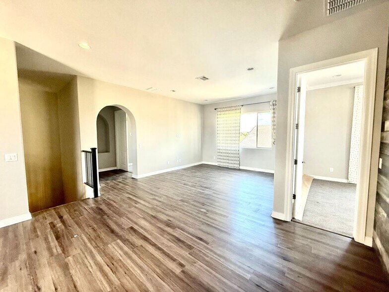 Building Photo - 2006 W Union Park Dr